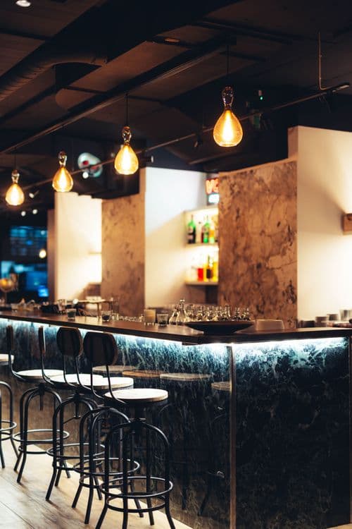 Cocktails et vins italiens au bar de Vostra Italia à Châtelaine 
