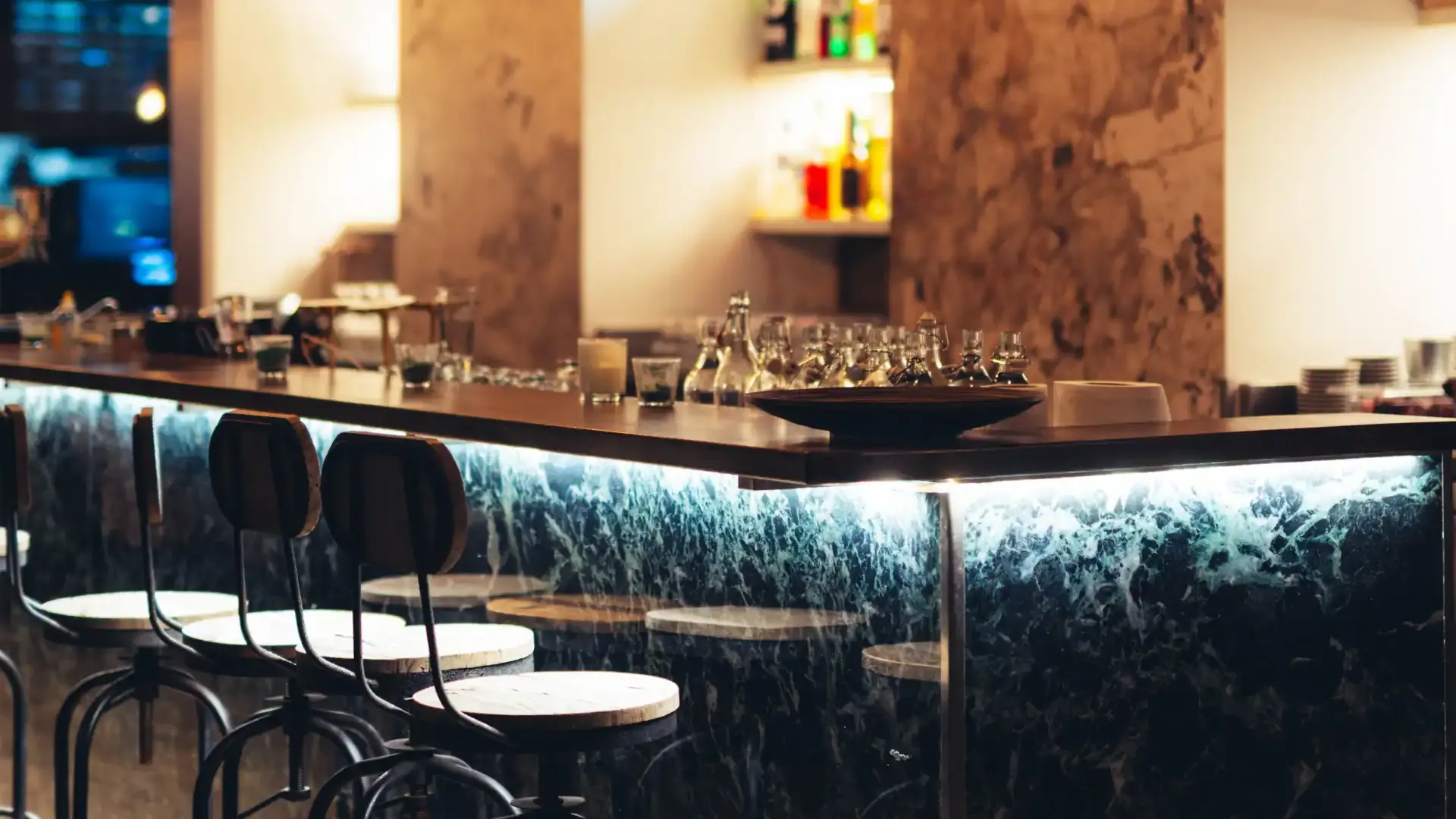 Vostra Italia, the room and the bar